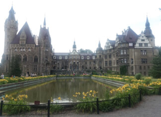 Moszna – zamek i park jak z bajki Disneya