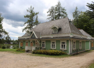 Białowieża — w królestwie żubra