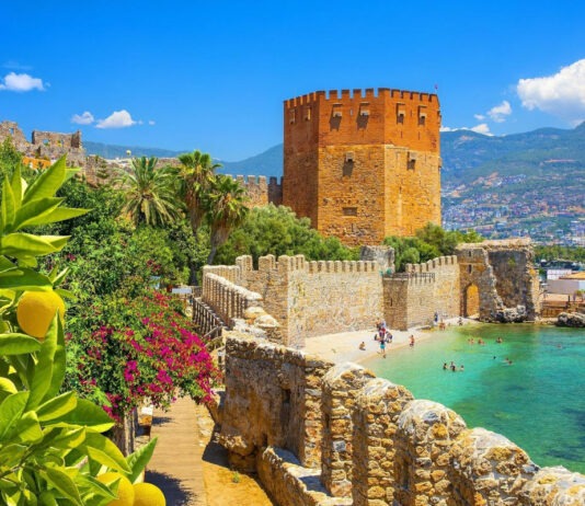 Turcja królową lata i długich weekendów. Polacy najchętniej wybierają ją na rodzinny wypoczynek