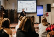 Wakacje.pl rekrutują do call center. Marcin Prokop odwiedził gdańską centralę firmy