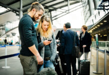Kiwi.com: Polacy w podróży częściej wybierają AI niż oczekiwanie na połączenie z infolinią