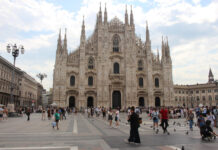Mediolan – cuda na Piazza del Duomo