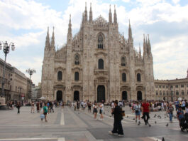 Mediolan – cuda na Piazza del Duomo