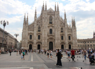 Mediolan – cuda na Piazza del Duomo
