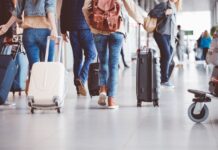 Kiwi.com: Heatcation czy coolcation? Jak Polacy podróżowali tego lata