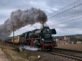 11 wagonów i parowóz z Berlina. Pociąg retro przejedzie u podnóża Ślęży