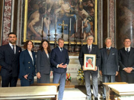 W 48. rocznicę wyboru Jana Pawła II polsko-włoska delegacja złożyła kwiaty na jego grobie w Watykanie